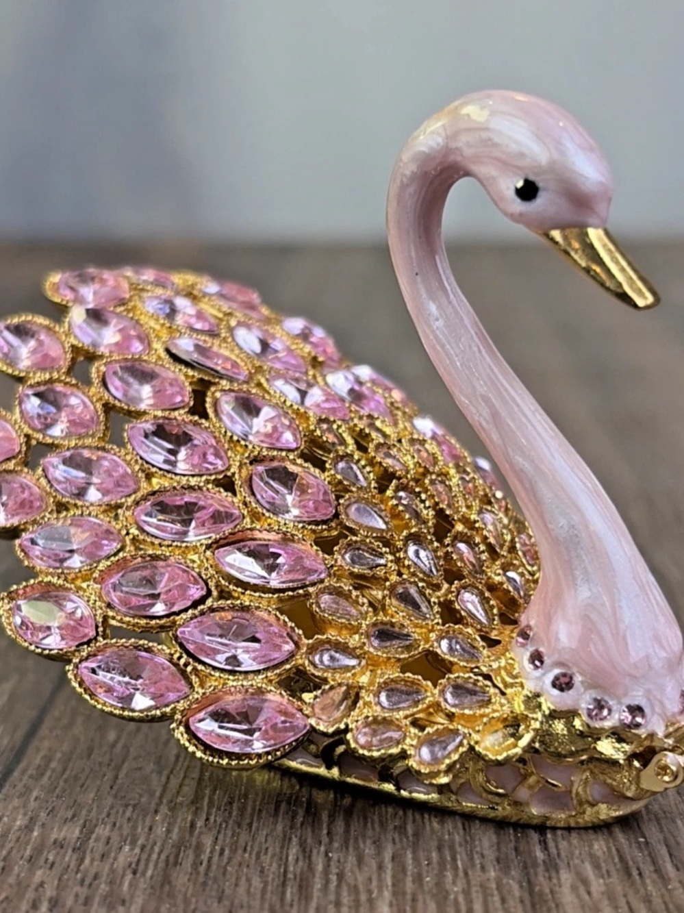 Enamel & Rhinestone Hinged Pink/Gold Tone Swan Jewelry Pill Trinket Box Magnetic